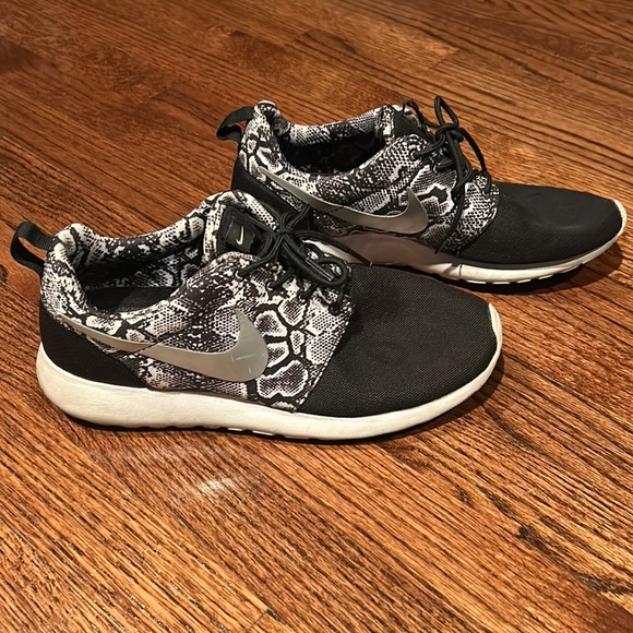 Nike Roshe - Picture 1 of 4